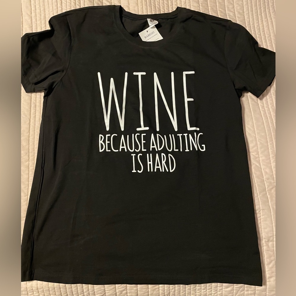 NWT Ladies XL Black short sleeve T-shirt with funny saying about Wine. 👚